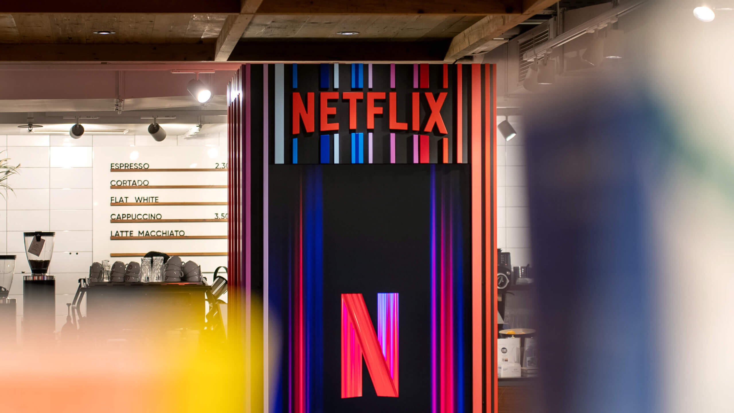 XY_Netflix-Tower-Hugendubel XY_Netflix-Tower-Hugendubel